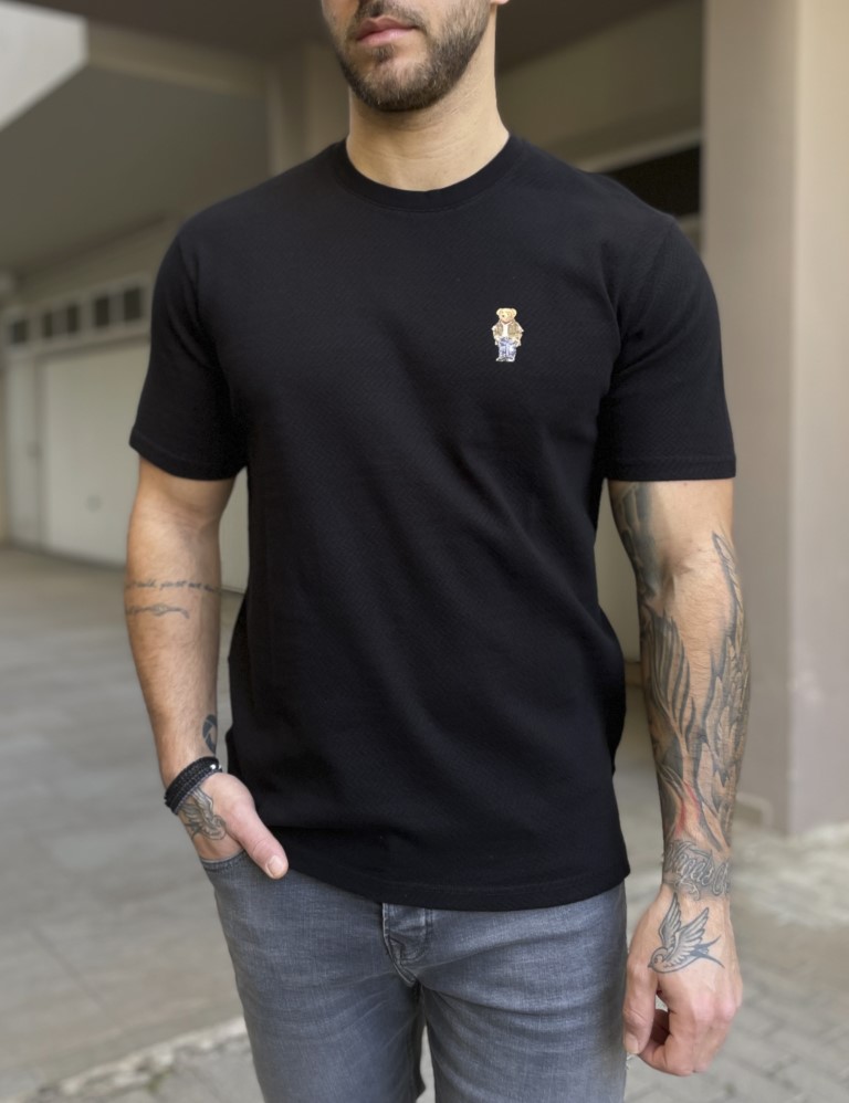 Ανδρικό βαμβακερό μαύρο T-shirt με ανάγλυφο ύφασμα και στάμπα στο στήθος TPM1069M φωτογραφία